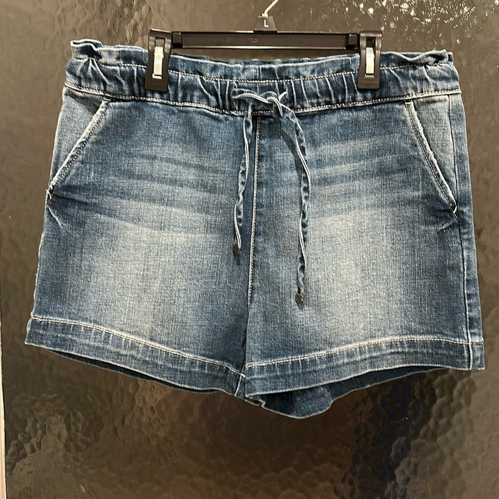 KanCan Denim Shorts with elastic waist!